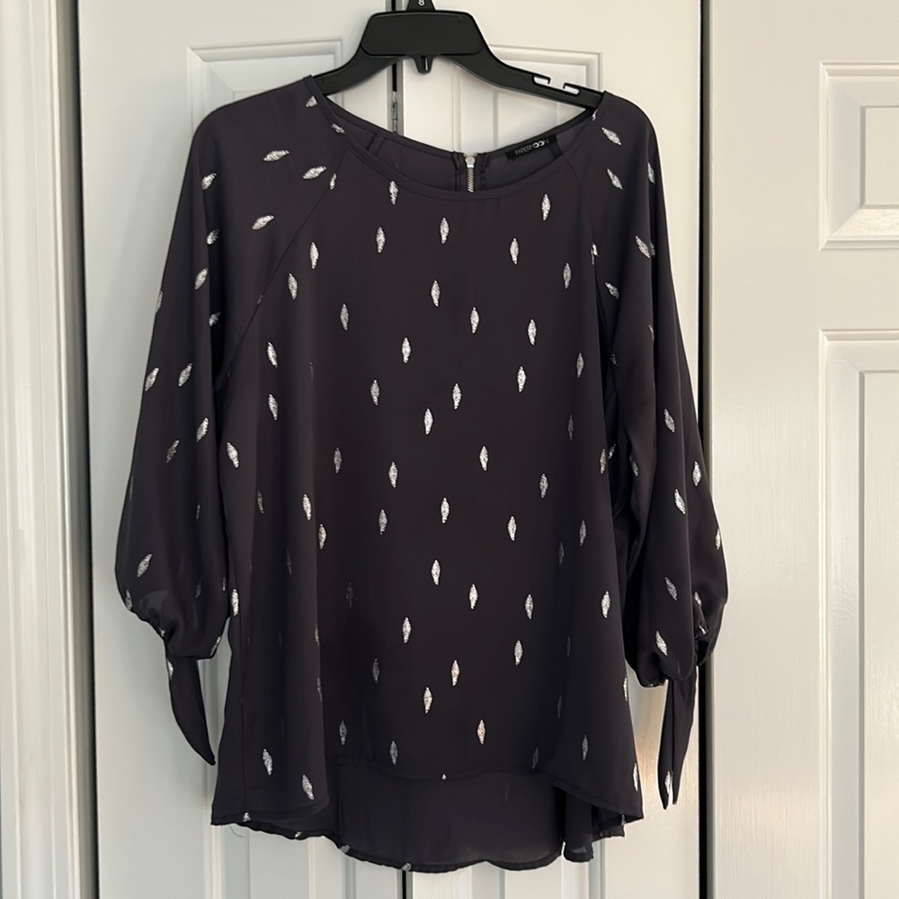 Grey blouse with silver print. 3/4 sleeves with ties at end. Cute!